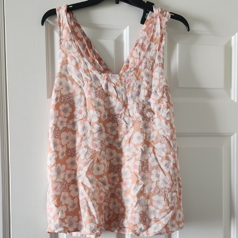 NWOT LC Lauren Conrad Peach and White Floral Sleeveless Shirt